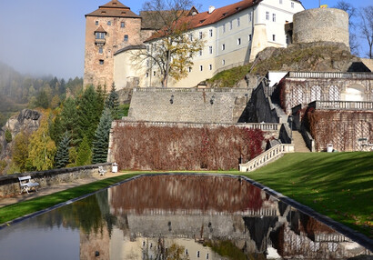 Středověký hrad - pohled ze zahrad